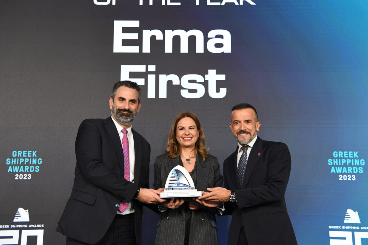 George Teriakidis of sponsor DNV presenting the Award to Eleni Polychronopoulou, president and Konstantinos Stampedakis, managing director of Erma First