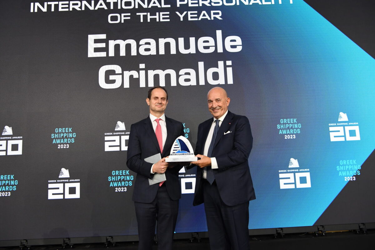 Jerry Kalogiratos of Capital Maritime & Trading Corp. presenting the Award to Emanuele Grimaldi