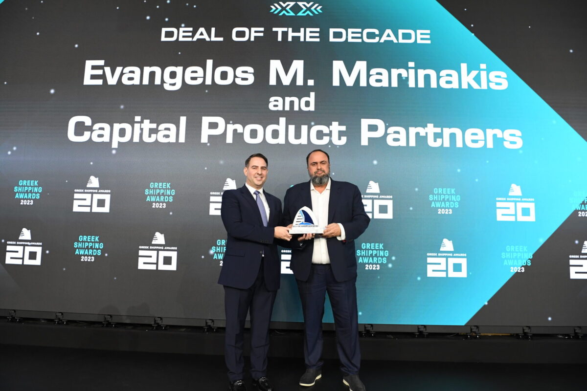 Christos Timagenis, partner of sponsor Timagenis Law Firm, presenting the Award to Evangelos M. Marinakis