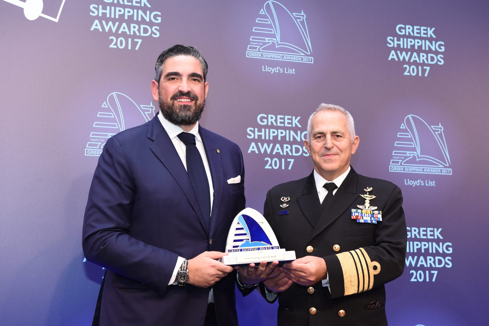 Panos Moraitis of Aspida accepting the Lloyd’s List Intelligence Big Data Award from the Chief of Hellenic Defence General Staff, Admiral Evangelos Apostolakis HN.