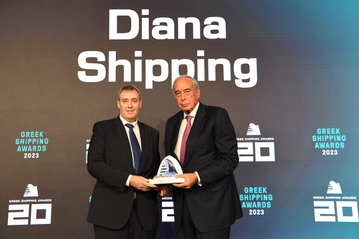 Matthew Ian More of sponsor Marichem Marigases presenting the Award to Simos Palios, chairman of Diana Shipping