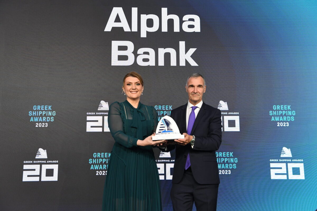 Despina Panayiotou-Theodosiou, co-CEO of sponsor Tototheo Maritime, presenting the Award to Constantinos Sotiriou, head of shipping for Alpha Bank