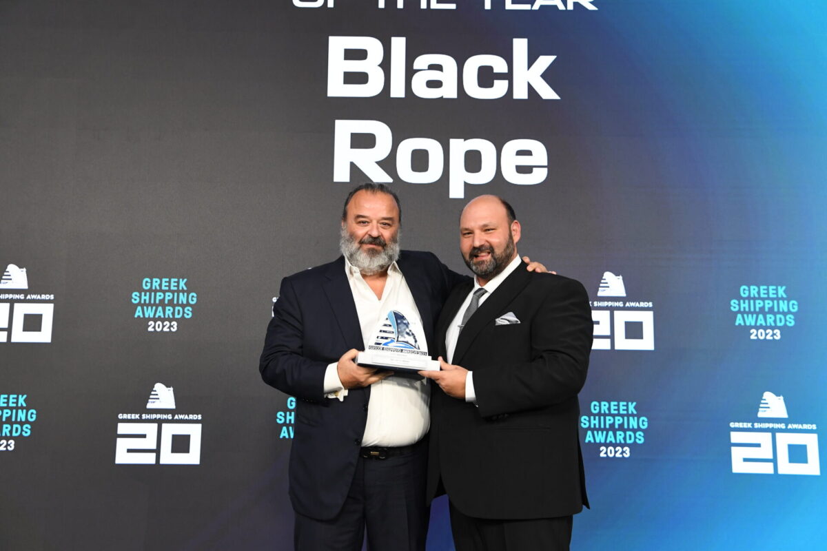 Marios Iliopoulos, head of strategic planning & development of sponsor Seajets presenting the trophy to Aristeidis Deligiannis, CEO and co-founder of Black Rope