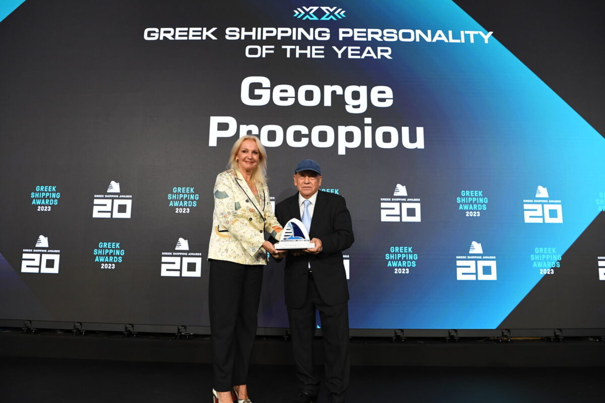 Christina Margelou, head of shipping for sponsor Eurobank, presenting the Award to George Procopiou